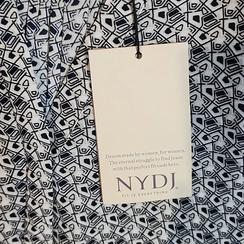 NYDJ Pintuck Blouse NWT Size XLarge - Picture 7 of 14